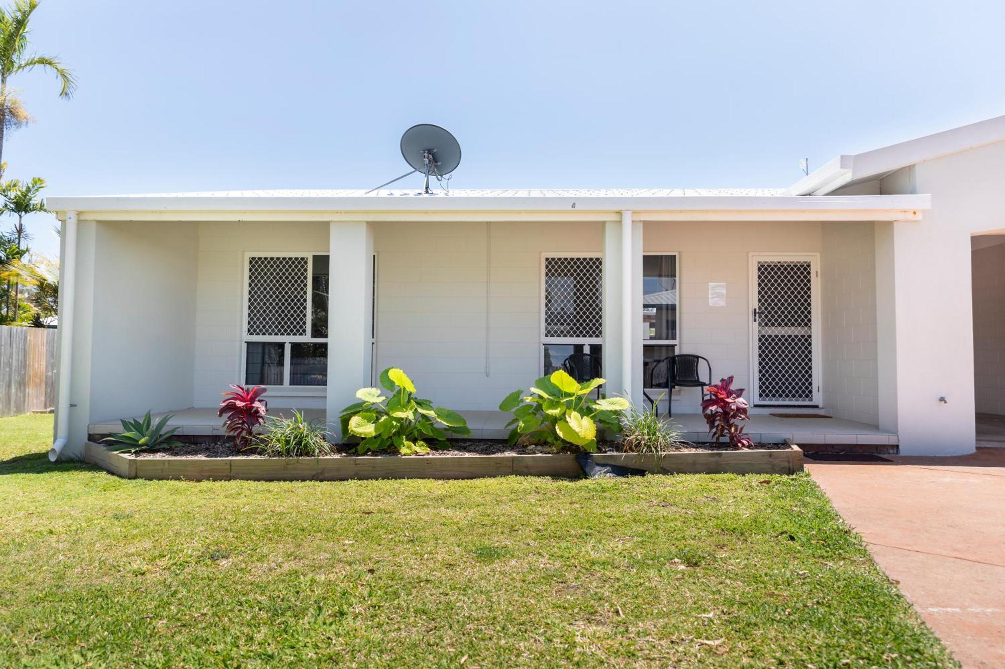 Palm View Holiday Apartments โบเวน ภายนอก รูปภาพ