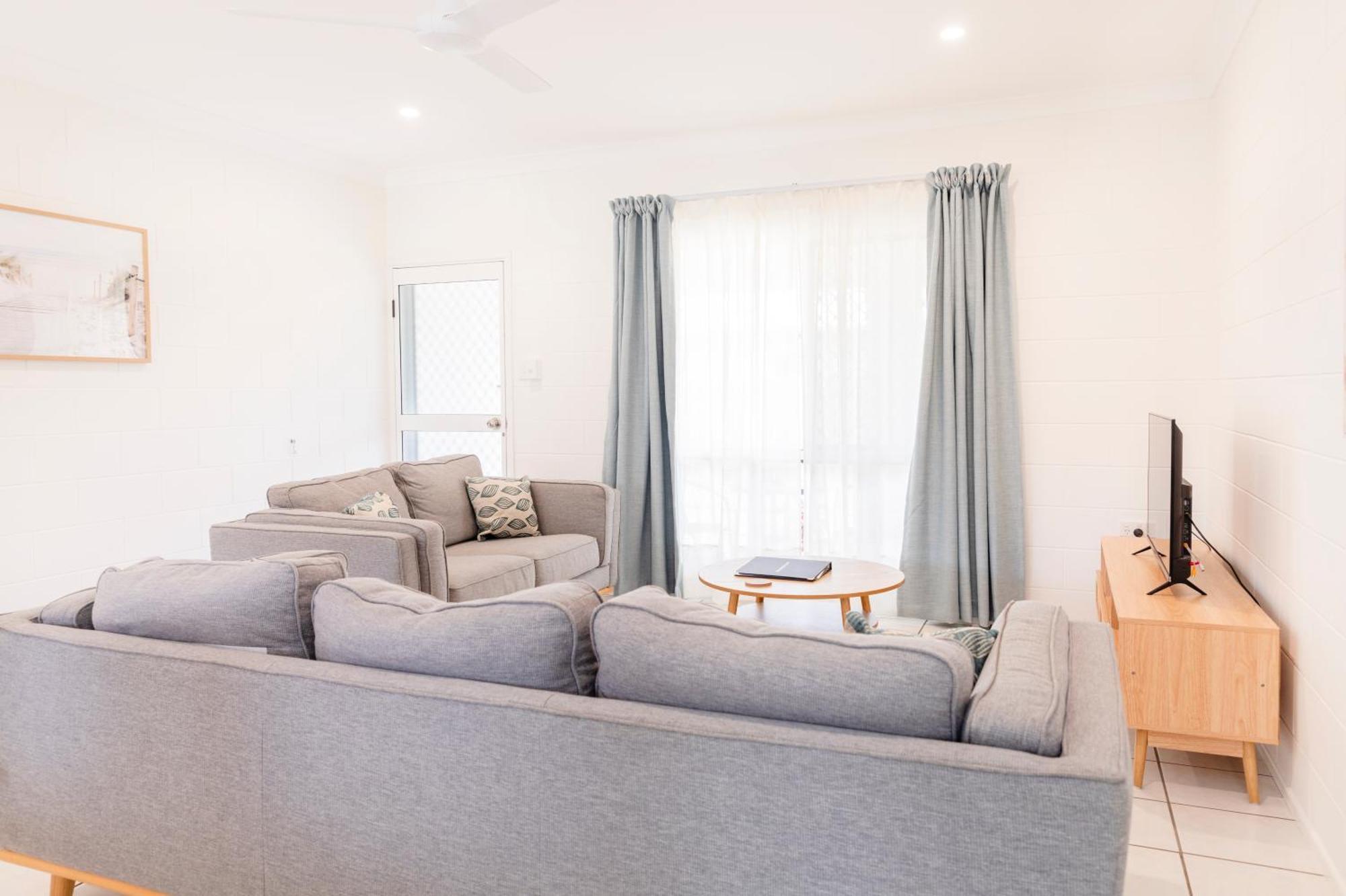 Palm View Holiday Apartments โบเวน ภายนอก รูปภาพ