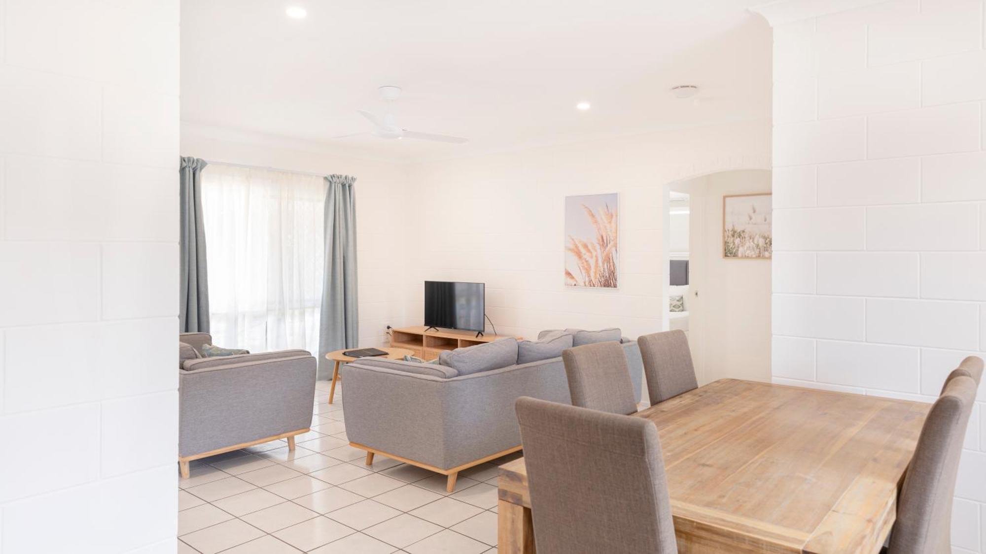Palm View Holiday Apartments โบเวน ภายนอก รูปภาพ