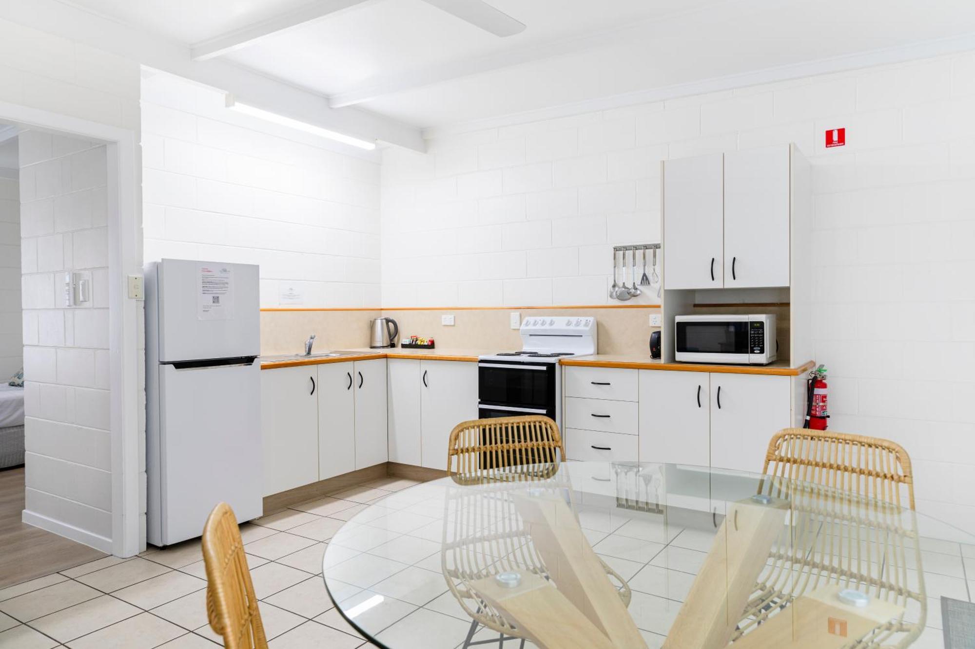 Palm View Holiday Apartments โบเวน ภายนอก รูปภาพ