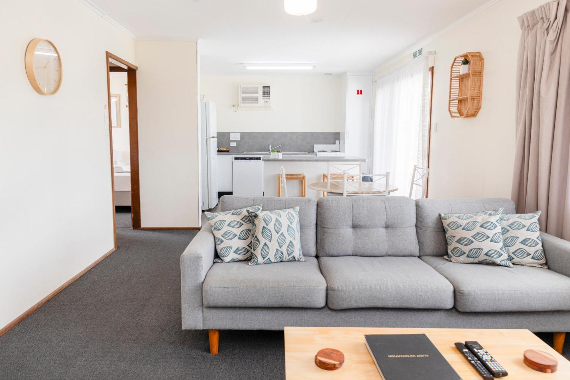 Palm View Holiday Apartments โบเวน ภายนอก รูปภาพ