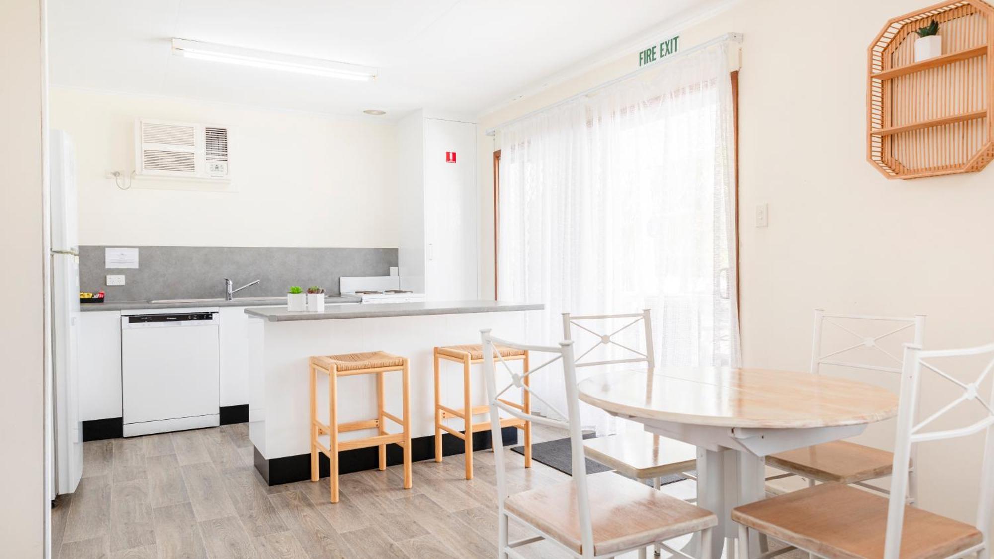 Palm View Holiday Apartments โบเวน ภายนอก รูปภาพ