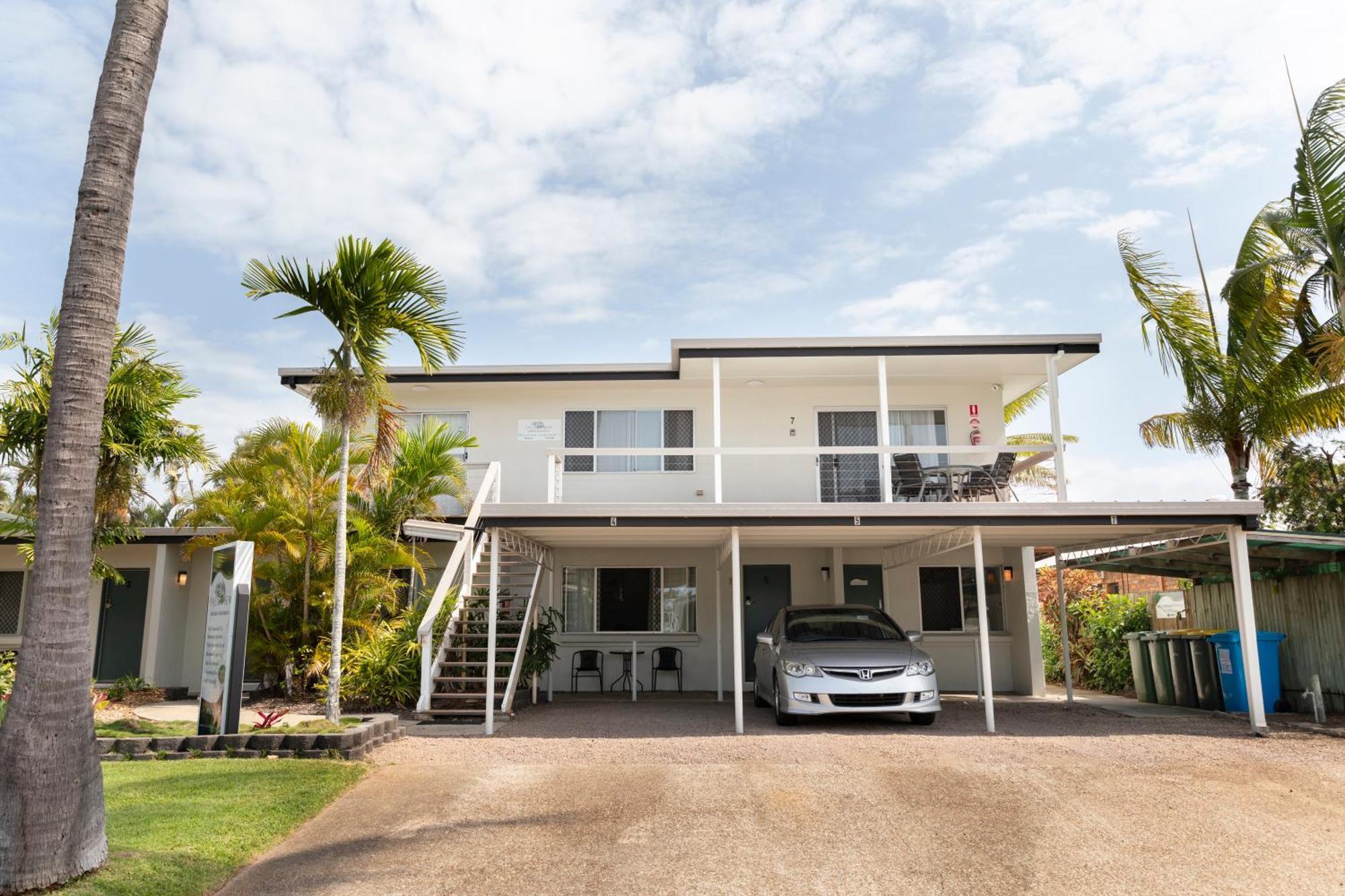Palm View Holiday Apartments โบเวน ภายนอก รูปภาพ