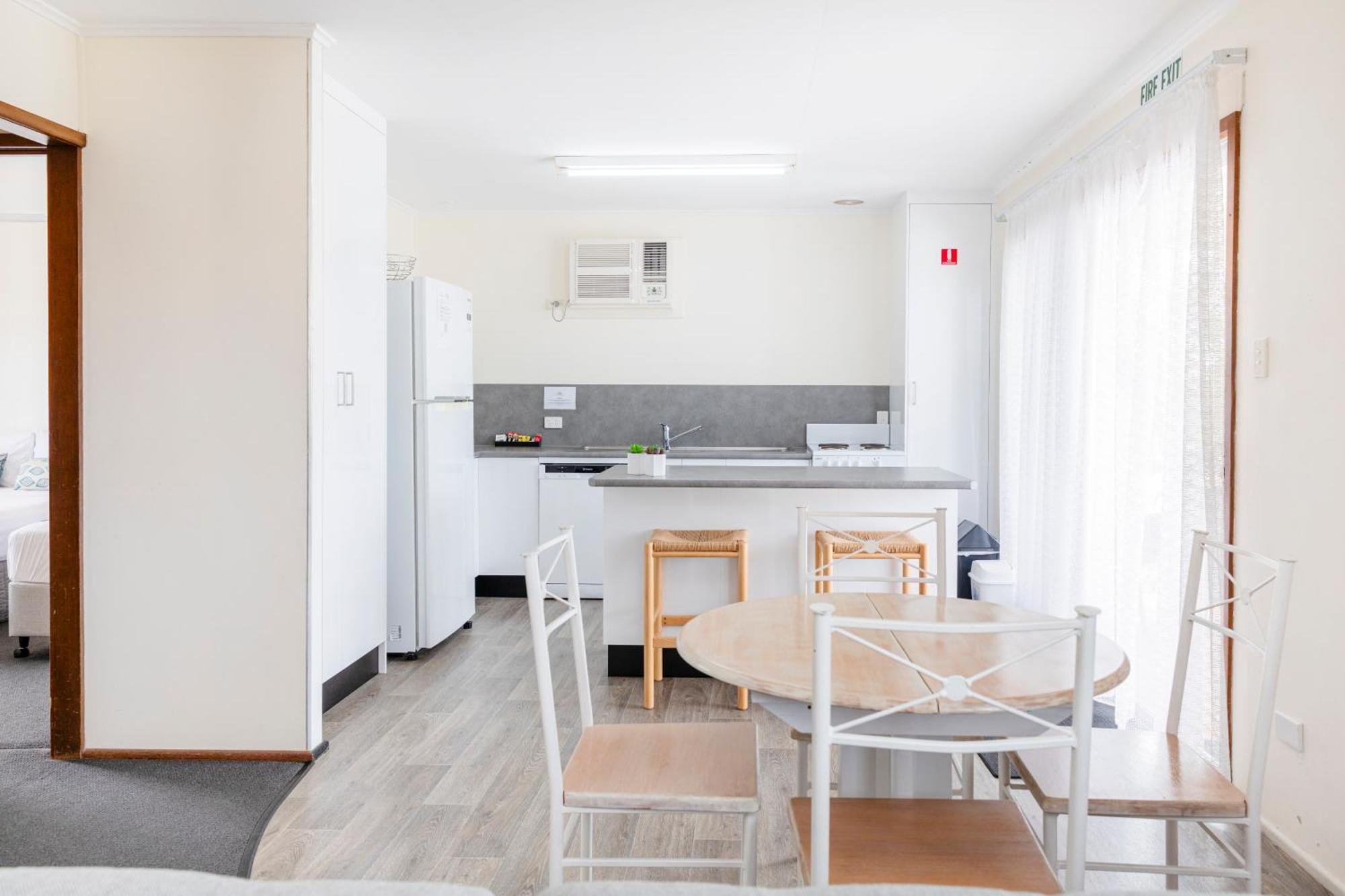 Palm View Holiday Apartments โบเวน ภายนอก รูปภาพ
