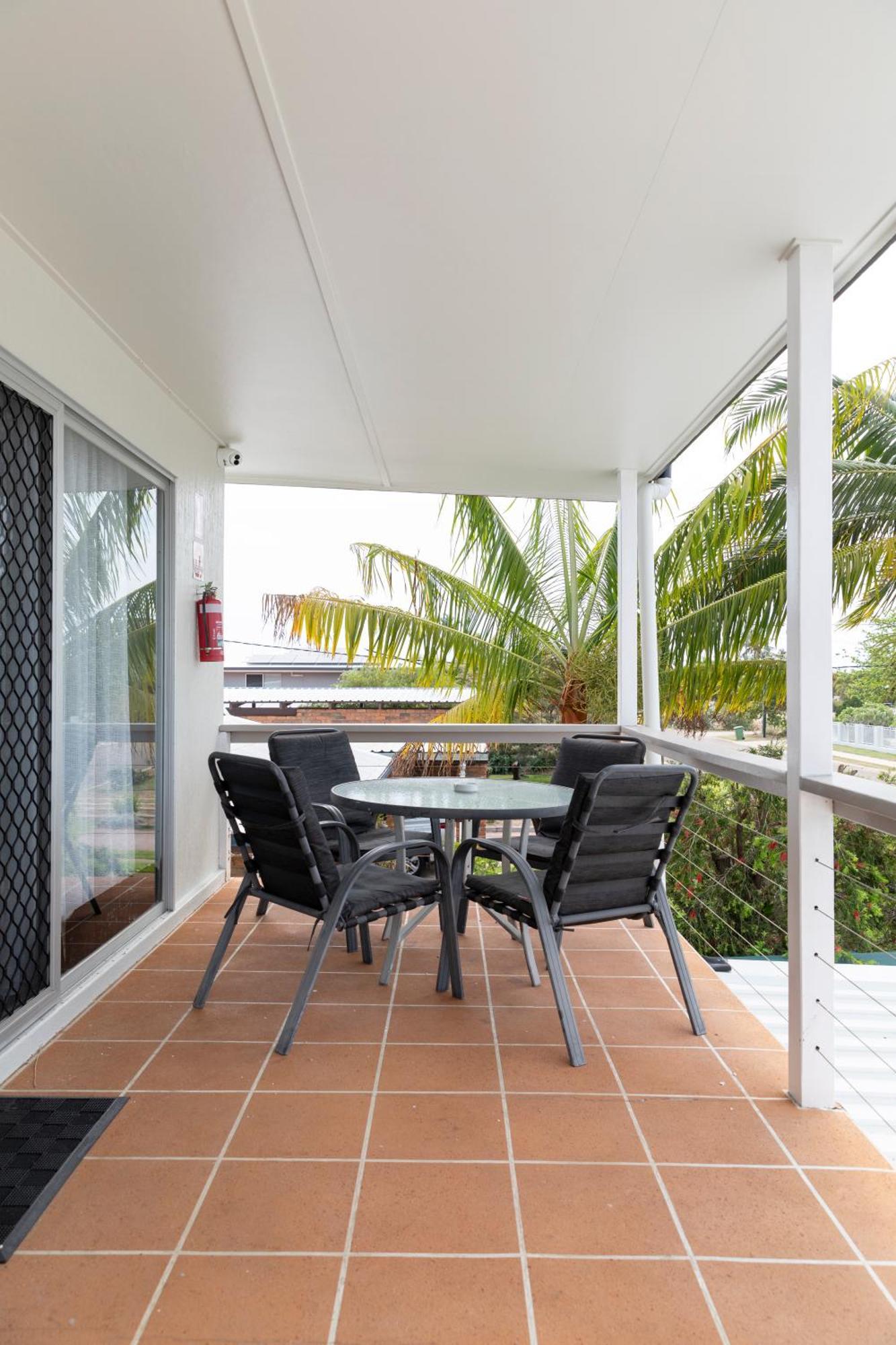 Palm View Holiday Apartments โบเวน ภายนอก รูปภาพ