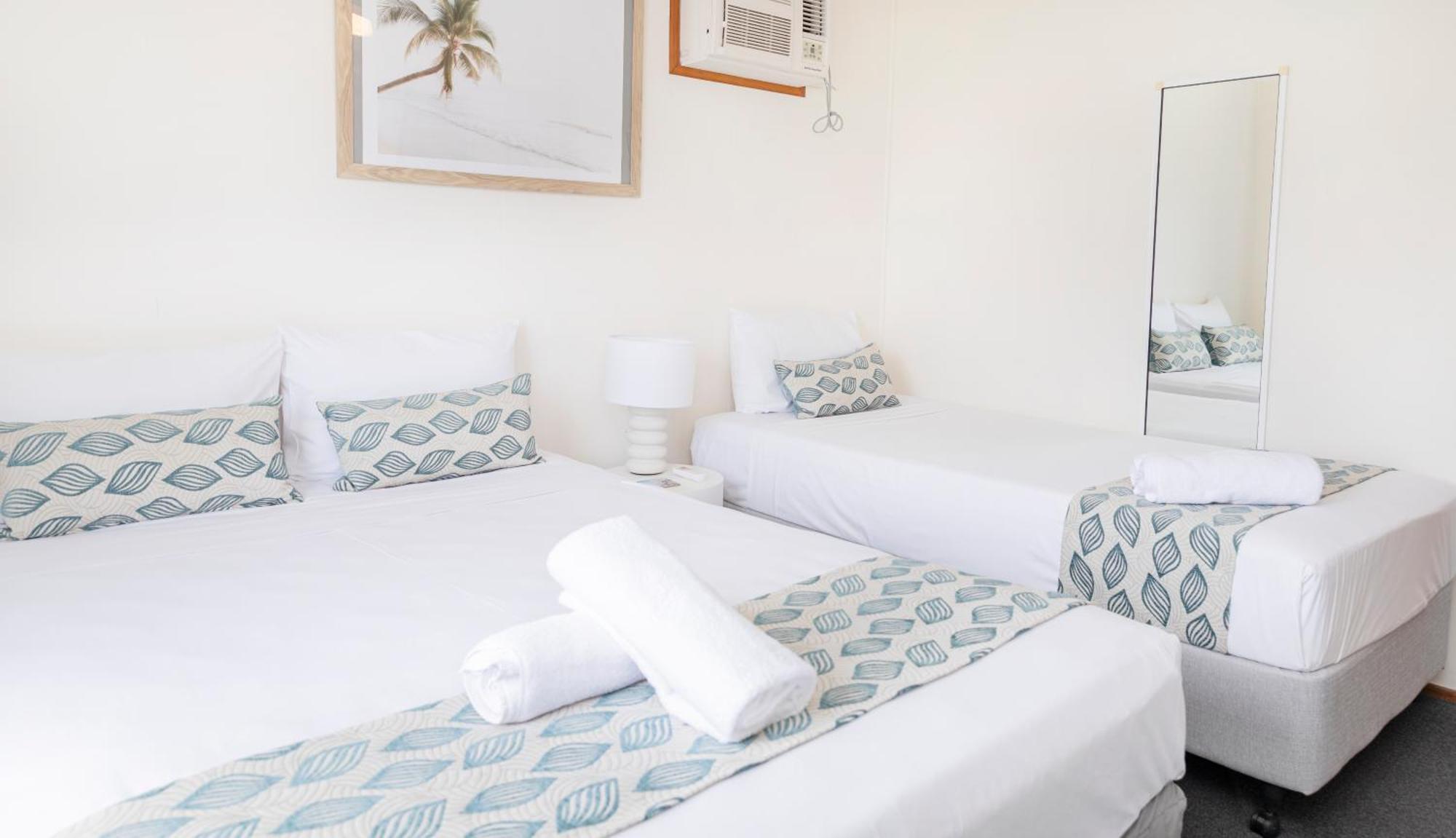 Palm View Holiday Apartments โบเวน ภายนอก รูปภาพ