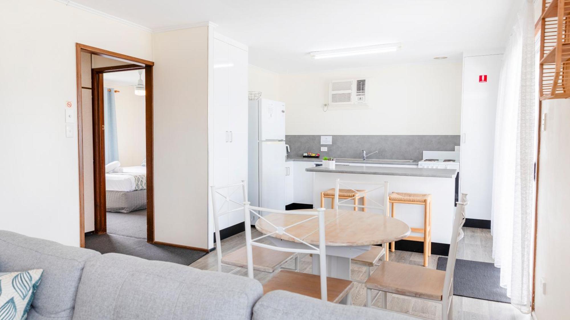 Palm View Holiday Apartments โบเวน ภายนอก รูปภาพ