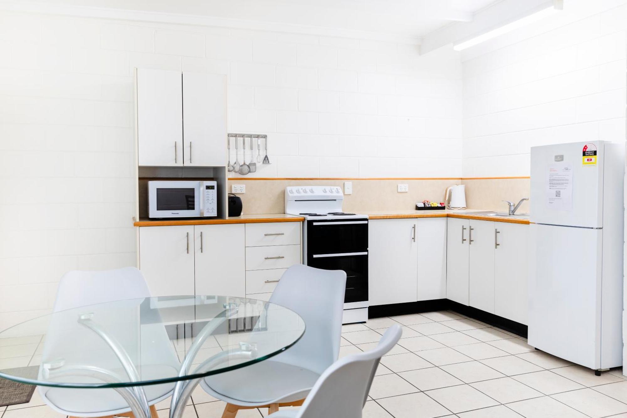 Palm View Holiday Apartments โบเวน ภายนอก รูปภาพ