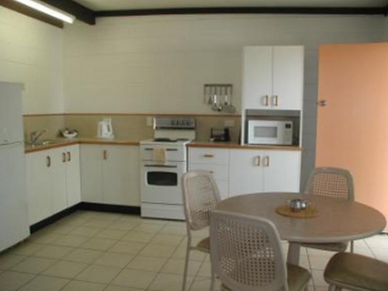 Palm View Holiday Apartments โบเวน ภายนอก รูปภาพ