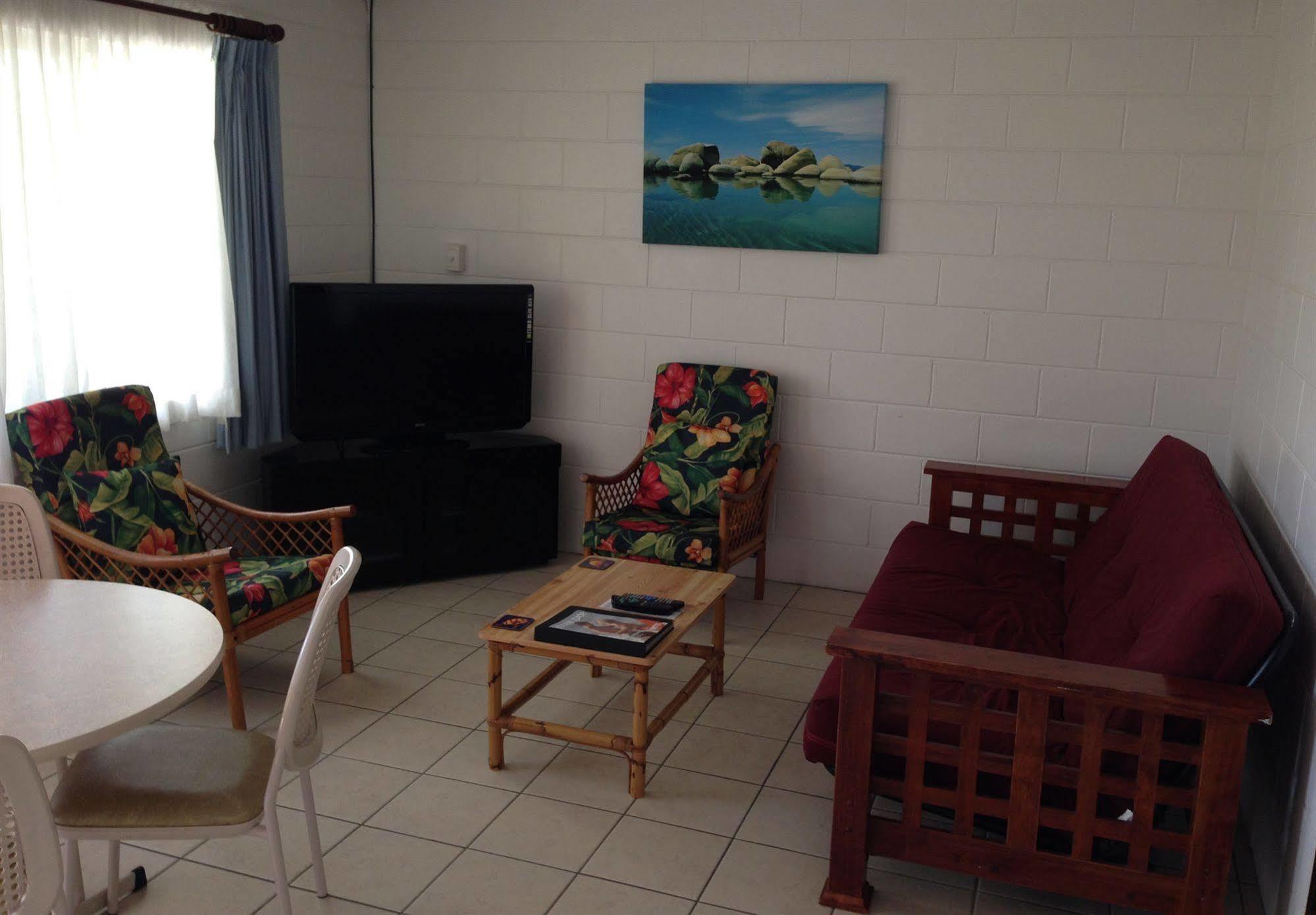 Palm View Holiday Apartments โบเวน ภายนอก รูปภาพ
